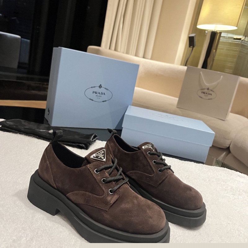 Pra*a leather shoes